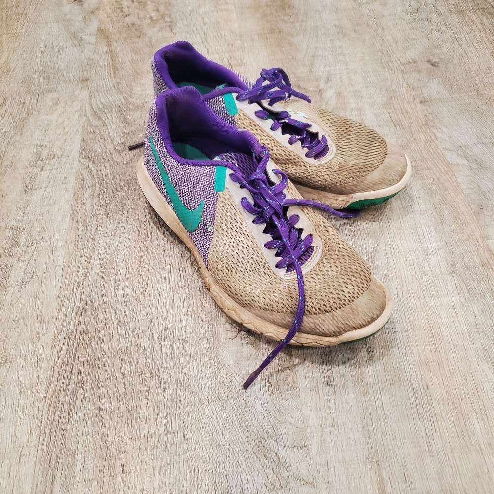 Nike Women's Sneakers Size 8